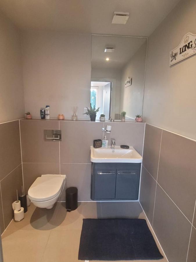 Amazing London 1 Bedroom Flat In Astral House As18 Norbury  Exteriér fotografie